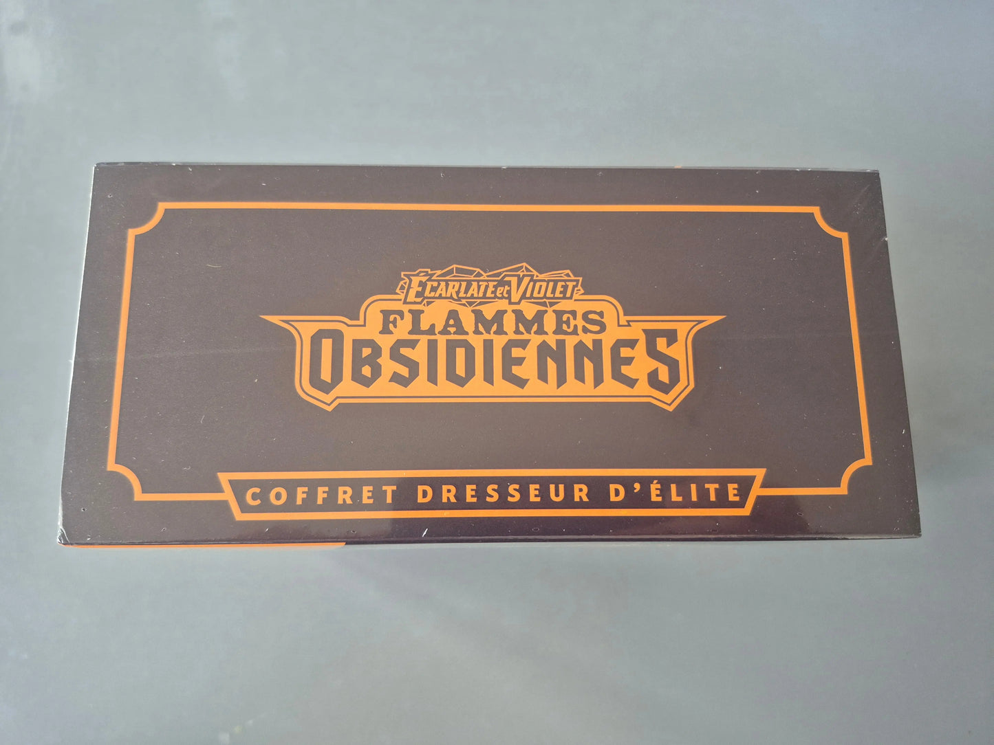 Pokémon – Coffret Dresseur D'Elite - Flammes Obsidiennes EV3 - FR The Pokémon Compagny
