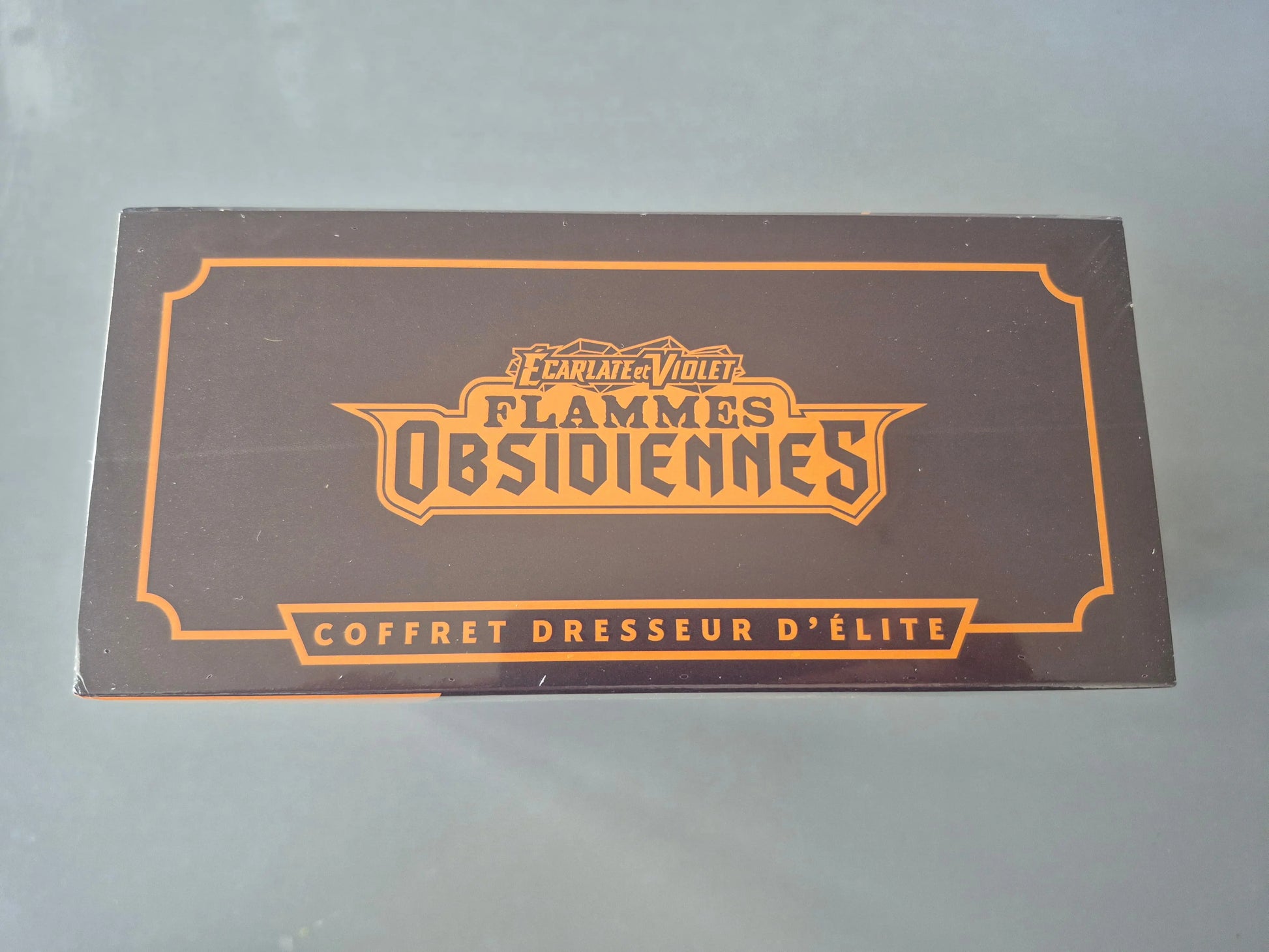 Pokémon – Coffret Dresseur D'Elite - Flammes Obsidiennes EV3 - FR The Pokémon Compagny